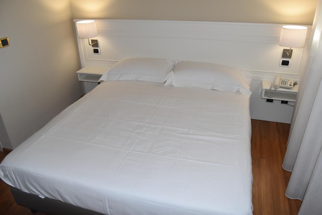 Hotel Centrum Catania Esterno foto