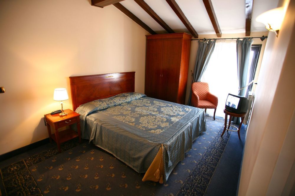 Hotel Centrum Catania Esterno foto